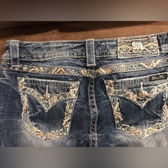 Miss Me Signature Crop - Picture 2 of 7